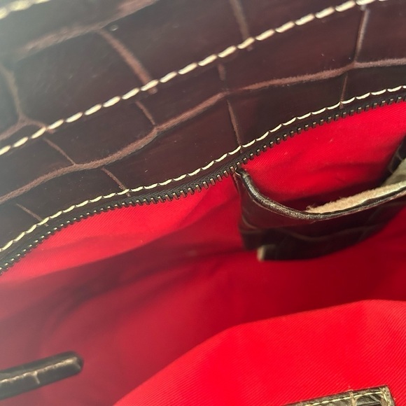 Dooney & Bourke NWOT Croc embossed leather shoulder bag - Picture 4 of 7
